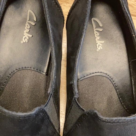 Clarks slip on black suede shoes - Picture 7 of 10